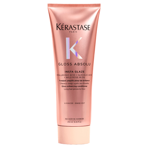 Gloss Absolu Insta Glaze de Kérastase es un acondicionador que realza el brillo del cabello largo con tendencia al encrespamiento. Su fórmula, a base de ácido hialurónico, ácido glicólico y extracto de rosa silvestre, te proporciona un cabello glossy: suave, con brillo y ligero.