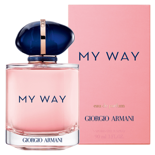 Descubrí My Way, la nueva fragancia femenina de Giorgio Armani. My Way es una invitación a ampliar tus horizontes y vivir encuentros especiales en todo el mundo. Un brillante bouquet de flores blancas se alberga en un frasco talismán, una metáfora del mundo.