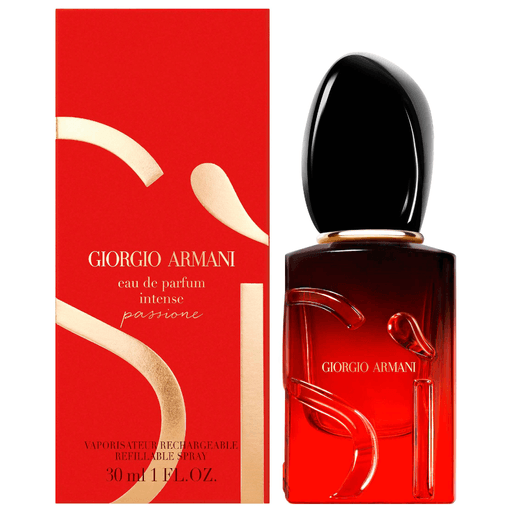 Descubrí Sì Passione Intense eau de parfum, una fragancia femenina floral y amaderada. Esta fragancia vibrante, con néctar de grosellas negras y notas de jazmín, pachulí y vainilla, representa la esencia de una mujer apasionada y cautivadora. 