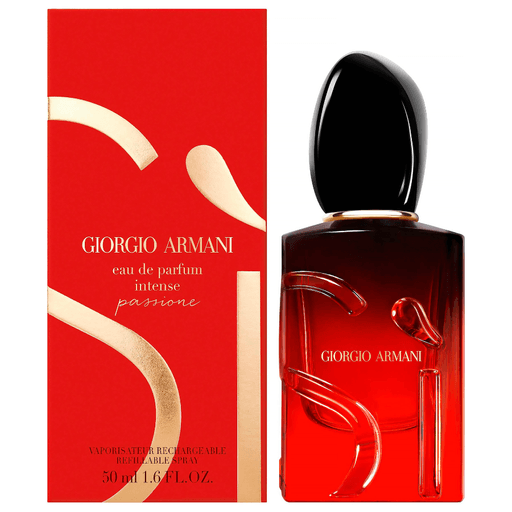Descubrí Sì Passione Intense eau de parfum, una fragancia femenina floral y amaderada. Esta fragancia vibrante, con néctar de grosellas negras y notas de jazmín, pachulí y vainilla, representa la esencia de una mujer apasionada y cautivadora. 