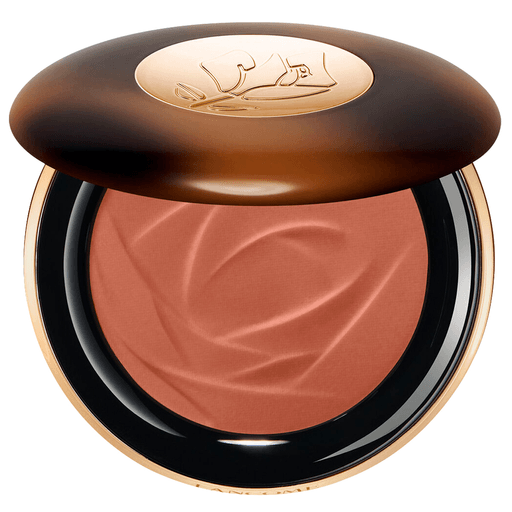 Teint Idole Ultra Wear CE Skin Transforming Bronzer es un polvo bronceador de aspecto saludable que dura 24 horas infundido en suero. Deja la piel luminosa, como dorada por el sol, para un cutis bronceado perfecto.