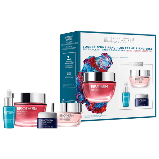 Un cofre antiedad que incluye cuatro best sellers de la firma Biotherm, entre los que se incluye su poderosa Crema de Día Blue Peptides de 50ml, reconocida por su efecto reafirmante y lifting. También cuenta con el sérum Life Plankton Elixir de 7ml que repara, recarga e ilumina, Blue Pro-Retinol Crema Contorno de Ojos de 5ml que combate las patas de gallo, arrugas y ojeras y Blue Peptides Crema de Noche de 15ml con efecto antienvejecimiento.