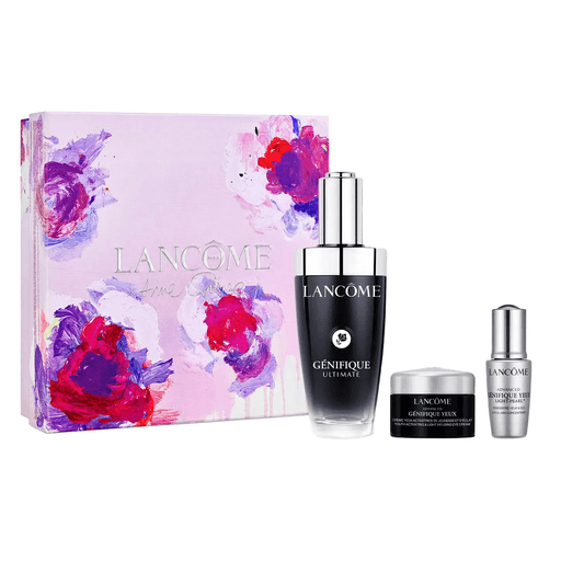 Sumale a tu rutina de belleza diaria lo que este cofre Génifique de Lancôme te ofrece. Incluye un sérum Ultimate 50ml + un sérum Advanced Eyes Light Pearl 5ml + un contorno de ojos Advanced Eye Cream 5ml.