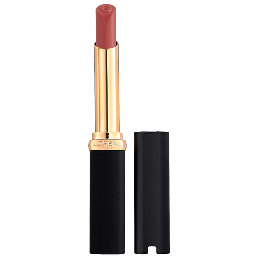 Un lápiz labial mate de color intenso que dura 16 horas. La fórmula no reseca los labios y tiene un acabado liviano y resistente a las manchas que se siente cómodo durante todo el día.