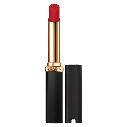 Un lápiz labial mate de color intenso que dura 16 horas. La fórmula no reseca los labios y tiene un acabado liviano y resistente a las manchas que se siente cómodo durante todo el día.