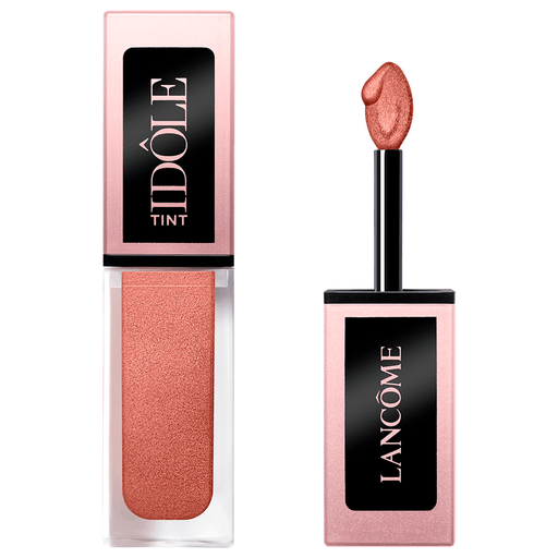 Idôle Tint, la primera sombra de ojos líquida de Lancôme, es lo último en maquillaje: la fórmula versátil que se puede usar desde los ojos hasta las mejillas viene con un aplicador innovador que es perfecto para crear sombras de ojos suaves o delineados atrevidos.