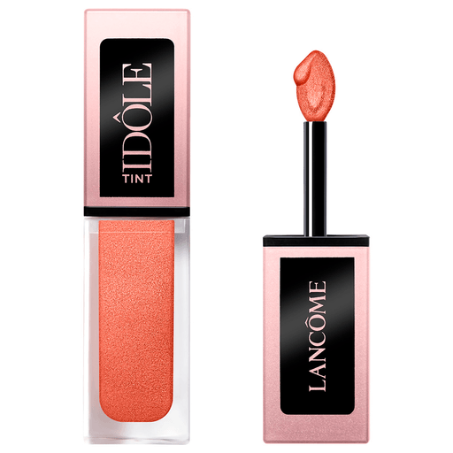 Idôle Tint, la primera sombra de ojos líquida de Lancôme, es lo último en maquillaje: la fórmula versátil que se puede usar desde los ojos hasta las mejillas viene con un aplicador innovador que es perfecto para crear sombras de ojos suaves o delineados atrevidos.