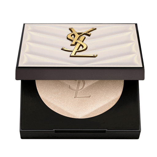 All Hours Hyper Luminize, el nuevo iluminador de alta costura de YSL, realza tus rasgos o añade luminosidad donde quieras, durante todo el día. Hyper Luminize es un iluminador en polvo cremoso que se funde con la piel al aplicarlo y está enriquecido con microperlas que reflejan la luz que duran 12 horas.