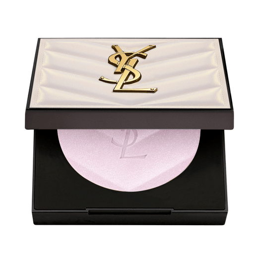 All Hours Hyper Luminize, el nuevo iluminador de alta costura de YSL, realza tus rasgos o añade luminosidad donde quieras, durante todo el día. Hyper Luminize es un iluminador en polvo cremoso que se funde con la piel al aplicarlo y está enriquecido con microperlas que reflejan la luz que duran 12 horas.