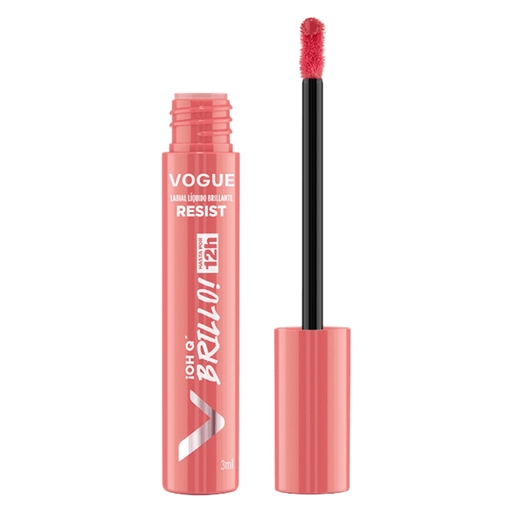 El labial Resist Oh Q' Brillo de Vogue ofrece un color intenso y un brillo duradero por hasta 12 horas, con una fórmula no transferible que mantiene los labios cómodos y radiantes todo el día.