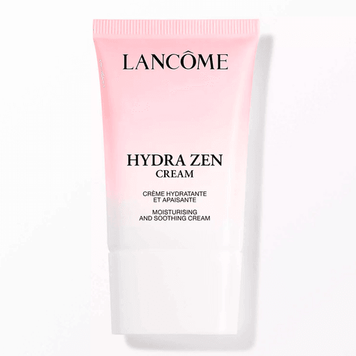 Descubrí el poder calmante de la Crema de Día Antiestrés Hydra Zen de Lancôme. Esta crema hidratante está formulada para calmar, nutrir y proteger tu piel contra los factores estresantes diarios, como el viento y los cambios de temperatura, que pueden dejarla seca y deshidratada. Con su fórmula enriquecida y textura ligera, Hydra Zen proporciona una hidratación duradera de hasta 48 horas, dejando tu piel más suave, tersa y con un brillo radiante.

