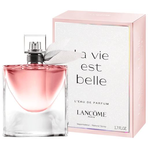 Una fragancia floral afrutada definida por la elegancia del sutil almizcle blanco. La Vie Est belle es un perfume verdaderamente adictivo. 