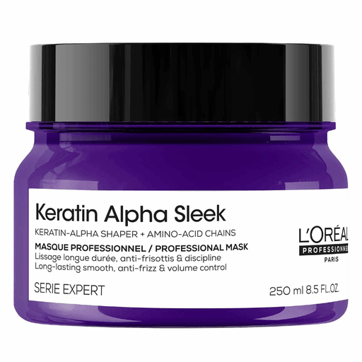 La máscara capilar Profesional Keratin Alpha Sleek de L'Oréal Professionnel está formulada con queratina alfa moldeadora y cadenas de aminoácidos para brindar un tratamiento intensivo que nutre profundamente el cabello mientras remodela y alisa la fibra capilar. Su textura rica y sensorial ayuda a suavizar e hidratar el cabello desde la primera aplicación, aportando brillo instantáneo, control del frizz y reducción del volumen para un acabado más disciplinado, sedoso y con movimiento natural.