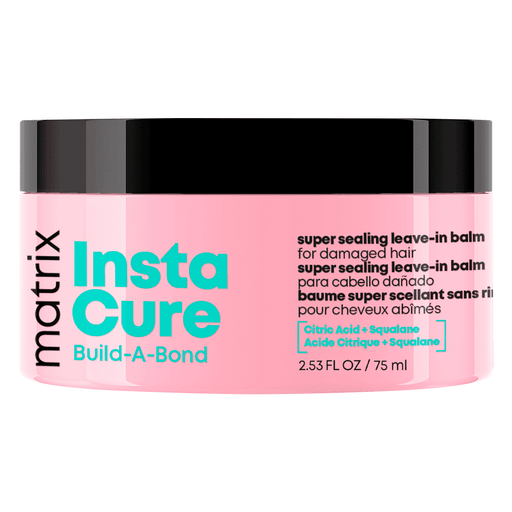 El bálsamo sin enjuague Instacure Build A Bond está enriquecido con ácido cítrico y escualano para fortalecer el cabello de adentro hacia afuera, suavizar las hebras y proteger contra el frizz, la rotura y el calor hasta 230°C.