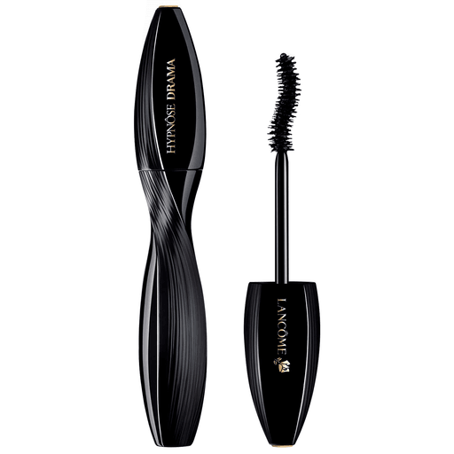 Hypnôse Drama, la máscara de pestañas de mayor volumen de Lancôme, ofrece hasta 17 veces más volumen extremo. Su icónico cepillo en forma de S cubre las pestañas desde la raíz hasta la punta, para un efecto de volumen total.