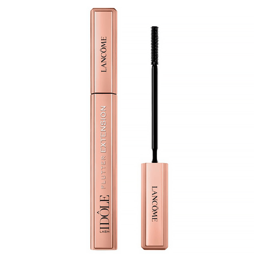 La Máscara de Pestañas Lancôme Lash Idôle Flutter Extension ofrece una longitud instantánea con +5,5mm de alargamiento visible. Su fórmula enriquecida con ceras y su innovador cepillo de cerdas ultrafinas aseguran una aplicación sin grumos, separación precisa y un acabado impecable durante 24 horas.