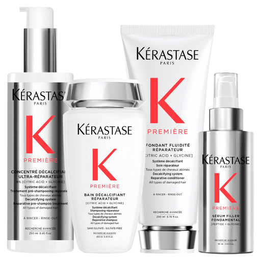 Kérastase Première es una línea especialmente elaborada para el cabello dañado, su función principal es la de eliminar la acumulación de calcio, responsable de la rotura en el cabello y reconectar los enlaces de queratina dañados. Como resultado el cabello vuelve a recuperar su suavidad, hidratación y fuerza a la vez que queda flexible y con mucha fluidez. Este pack incluye un pre shampoo Concentré Décalcifiant Ultra-Réparateur de 250ml + un shampoo Bain Décalcifiant Réparateur de 250ml + un acondicionador Fondant Fluidité Réparateur de 200ml + un sérum Filler Fondamental de 90ml.
