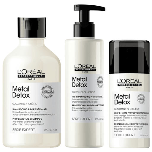 Este Pack L'Oréal Professionnel Metal Detox incluye un Shampoo de 300ml, un Tratamiento Pre Shampoo de 250ml y una crema Leave In de 100ml. Formulado para desintoxicar y proteger el cabello tras coloración, balayage o decoloración. El Pre Shampoo reduce la porosidad en su estado más vulnerable, el Shampoo elimina residuos metálicos, y la crema Leave In, con 1% de glicoamina, previene la acumulación de metales, evitando rotura y cambios de color. Resultado: cabello más fuerte, saludable y con color vibrante.