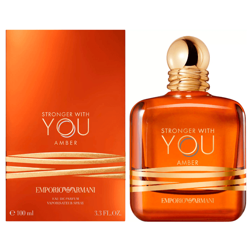 Descubrí Stronger With You EDP Amber, una fragancia cálida que combina un acorde de ámbar con notas de lavanda fresca y vainilla cálida en el corazón, envasada en un frasco luminoso inspirado en el resplandor de la piedra de ámbar. Para crear el efecto cálido de la fragancia, la composición de Stronger With You Amber combina un acorde de ámbar en el corazón con notas de salida de lavanda fresca y vainilla cálida.