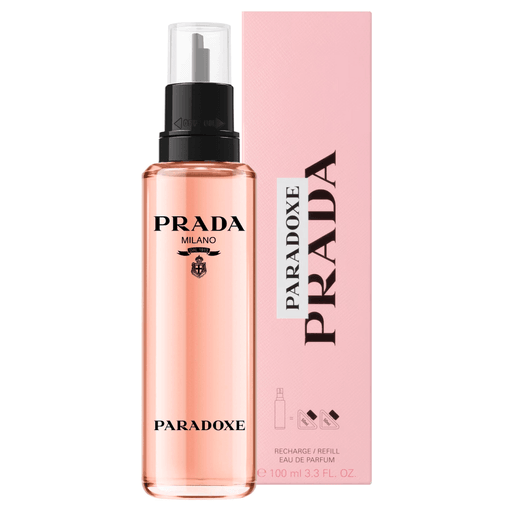 Prada Paradoxe Eau de Parfum es una fragancia floral femenina que captura la esencia de la feminidad moderna de Prada. Una fragancia que invita a explorar y expresar la naturaleza paradójica y multidimensional de la mujer: a cambiar constantemente y, sin embargo, ser siempre ella misma.