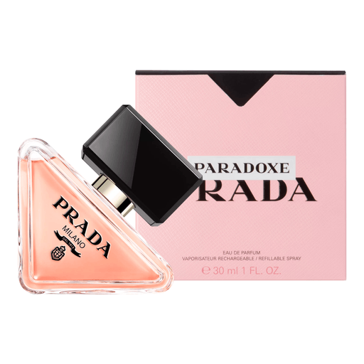 Prada Paradoxe Eau de Parfum es una fragancia floral femenina que captura la esencia de la feminidad moderna de Prada. Una fragancia que invita a explorar y expresar la naturaleza paradójica y multidimensional de la mujer: a cambiar constantemente y, sin embargo, ser siempre ella misma.