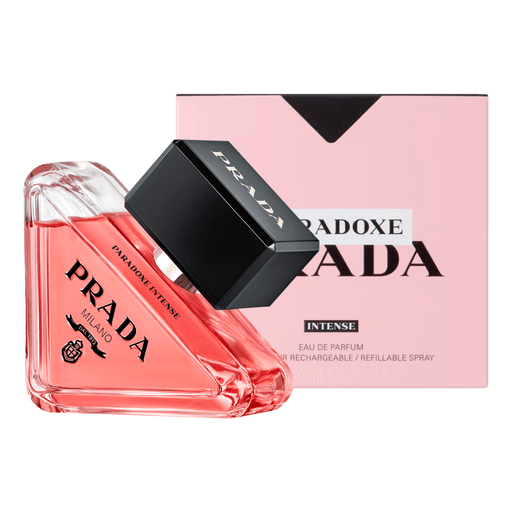 Prada Paradoxe Intense Eau de Parfum es la nueva fragancia femenina e intensa de Prada. Esta fragancia femenina explora la fuerza de lo frágil y lo delicado. El resultado es el carácter intenso de una mujer en perpetuo cambio, una mujer que desafía las convenciones para explorar una feminidad poderosa y delicada.