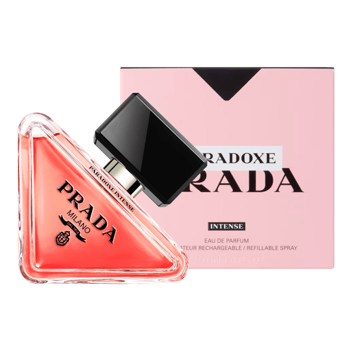 Prada Paradoxe Intense Eau de Parfum es la nueva fragancia femenina e intensa de Prada. Esta fragancia femenina explora la fuerza de lo frágil y lo delicado. El resultado es el carácter intenso de una mujer en perpetuo cambio, una mujer que desafía las convenciones para explorar una feminidad poderosa y delicada.
