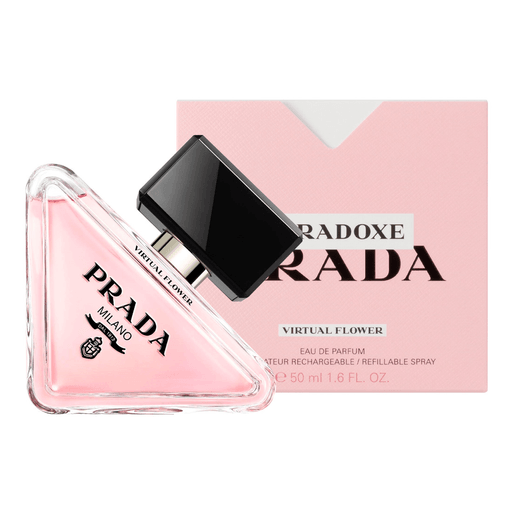 Prada Paradoxe Virtual Flower Eau de Parfum, la nueva fragancia femenina de Prada. Esta nueva fragancia reinventa uno de los símbolos más famosos de la feminidad y el perfume: la floralidad. Una fragancia que empuja los límites de lo que los sentidos pueden percibir y que, con su firma fresca y floral mejorada por inteligencia artificial, desafía la percepción de la realidad.