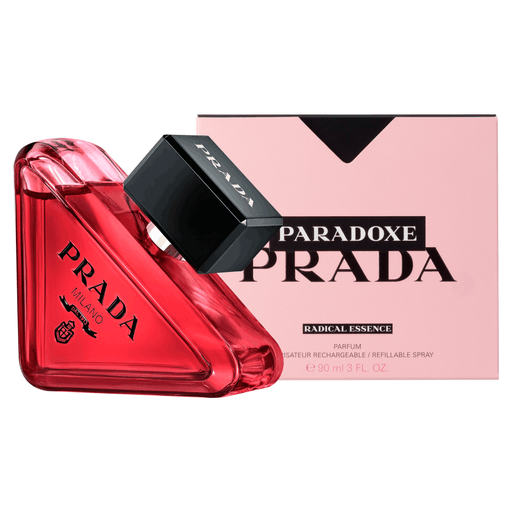 Prada Paradoxe Radical Essence es una invitación a explorar y expresar las múltiples dimensiones de la mujer. Esta fragancia emblemática redefine las fragancias gourmand con la Paradoja más adictiva: una mezcla concentrada de inesperadas notas gourmand en un perfume sofisticado.