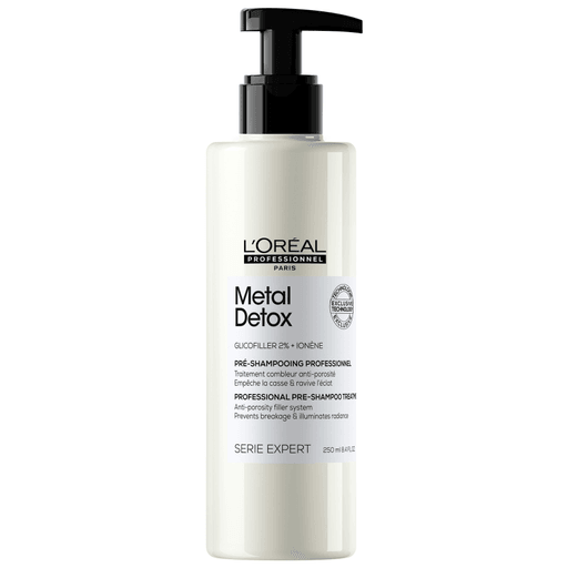 El tratamiento pre shampoo Metal Detox de L'Oreal Professionnel reduce la porosidad cuando el cabello es más vulnerable al agua, antes del shampoo.