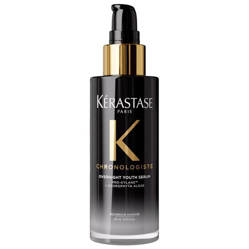El sérum de noche antiedad Overnight Youth de Kérastase es un tratamiento correctivo nocturno con Pro-Xylane™ y algas Ochrophyta, diseñado para revertir los signos visibles del envejecimiento durante la noche.