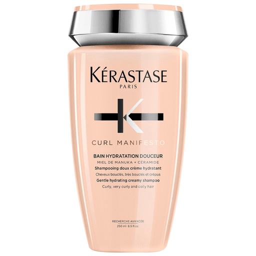 Shampoo cremoso hidratante suave para cabellos rizados y muy rizados. Limpia suavemente el cuero cabelludo y el cabello sin eliminar los aceites naturales e hidrata intensamente los rizos.