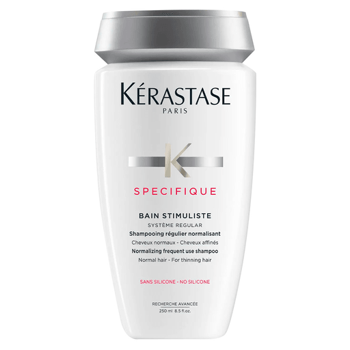 Bain Prévention es un shampoo con propiedades estimulantes especialmente diseñado para prevenir la caída del cabello. Su fórmula potencia la producción de la fibra capilar, a la vez que aumenta su grosor y volumen.