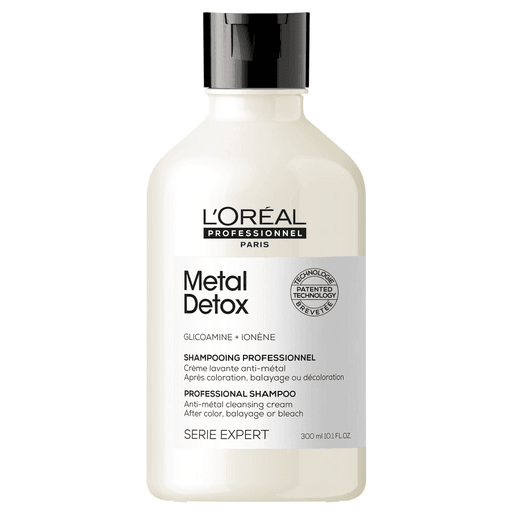 La Crema Limpiadora anti-metales Metal Detox desintoxica el cabello después de cualquier servicio de color, balayage o decoloración.