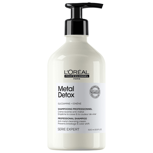 La Crema Limpiadora anti-metales Metal Detox desintoxica el cabello después de cualquier servicio de color, balayage o decoloración.