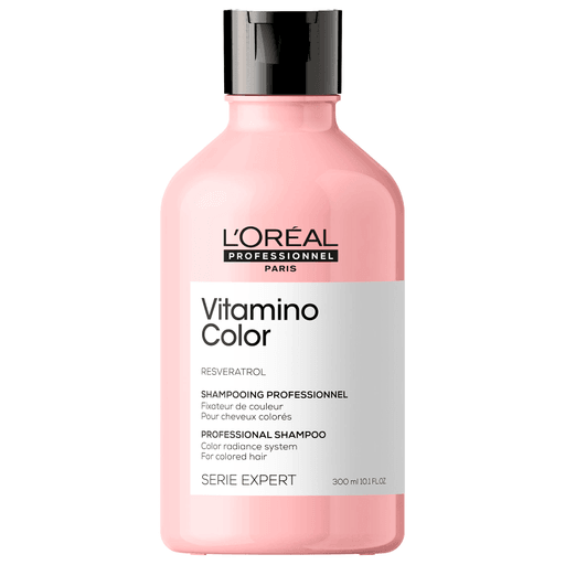 Vitamino Color es una fórmula profesional con resveratrol, potente polifenol, que protege el color de la decoloración por hasta 8 semanas, y la fibra de los daños para un cabello teñido perfecto.
