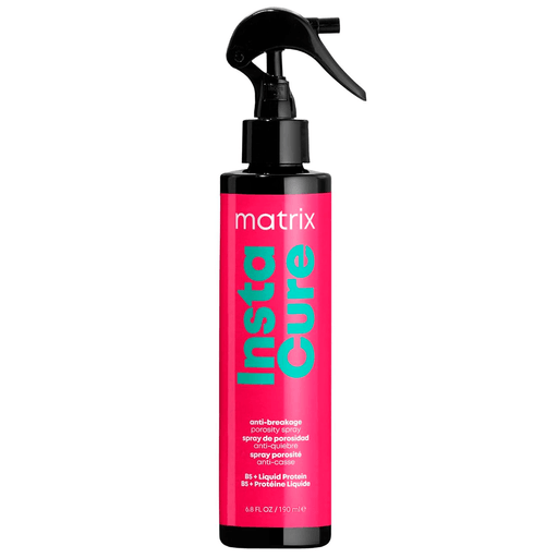 Spray Antiquiebre para la Porosidad infundido con proteína líquida + B5, rellena la porosidad y reduce visiblemente las puntas abiertas, mientras acondiciona el cabello demasiado poroso, suaviza la cutícula y controla la estática y el frizz.