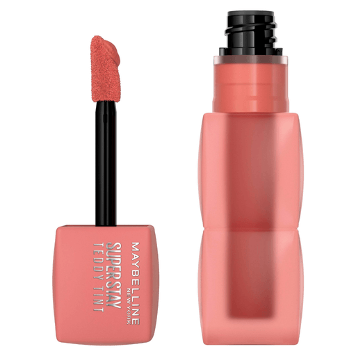 Labial Superstay Teddy Tint de color suave aporta a los labios un toque de color. Su fórmula tiene una textura suave y un tacto ligero y es muy cómoda de usar.
