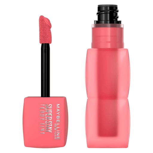 Labial Superstay Teddy Tint de color suave aporta a los labios un toque de color. Su fórmula tiene una textura suave y un tacto ligero y es muy cómoda de usar.